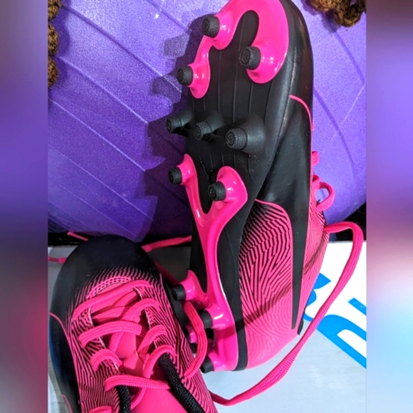 Puma Soccer Cleats | Spirit II FG | Youth Size 3 🔥 Pink | Like New - Picture 2 of 8
